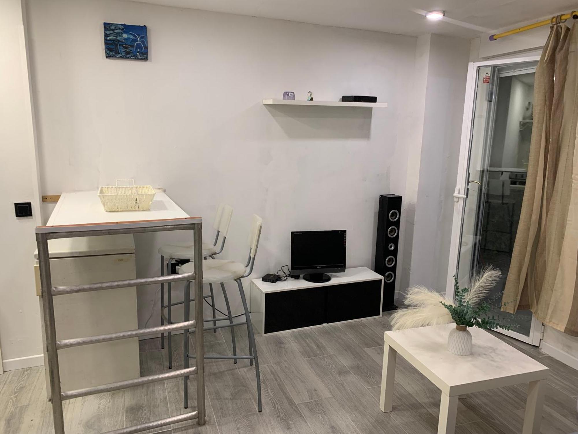 Apartamento Con Piscina Chiloeches Bagian luar foto